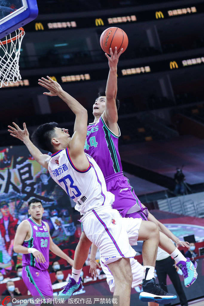 辽宁队险胜四川队,陶汉林状态火热 辽宁队险胜四川队,陶汉林状态火热