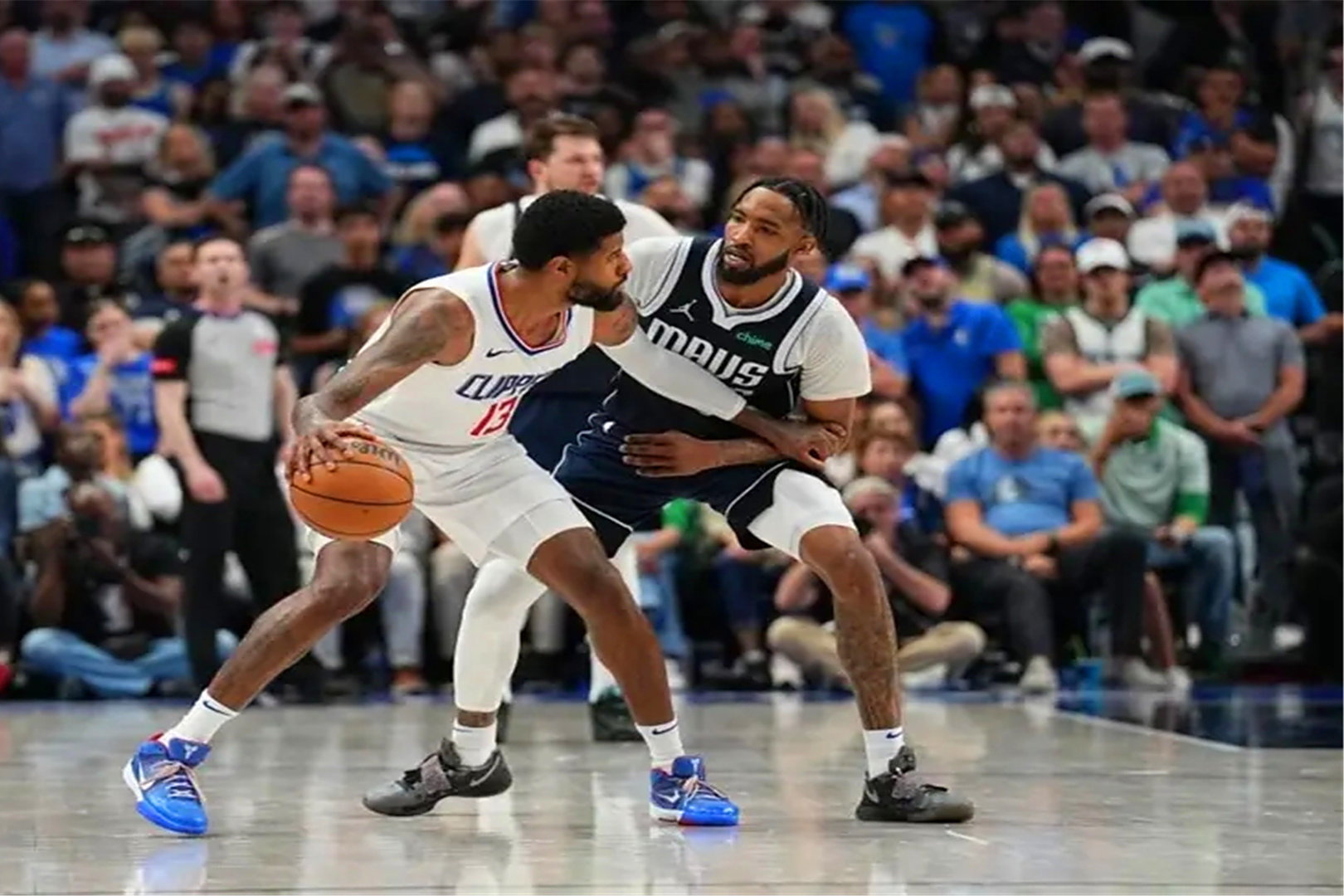 开云体育2026-独行侠逆转鹈鹕，乔治点燃赛场