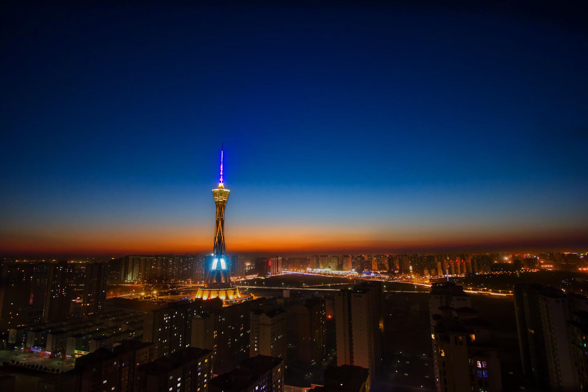 历史首次！猛龙窒息战术压制雄鹿，哈登终场绝命三分定乾坤