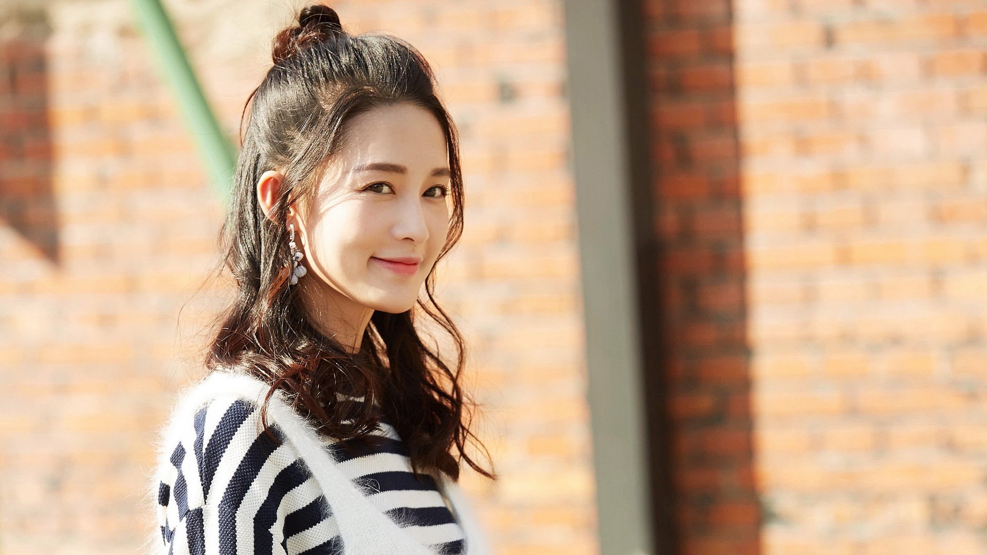 开云体育登录-跨界奇才的双重奏，华盛顿创造历史，贝恩演绎绿茵魔法